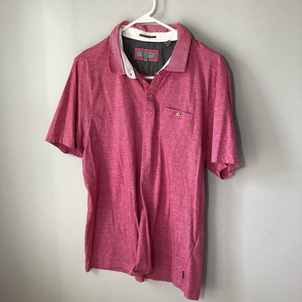 Ted Baker London mens UK size 6 (US size XXL)
Pink red micro stripes polo shirt